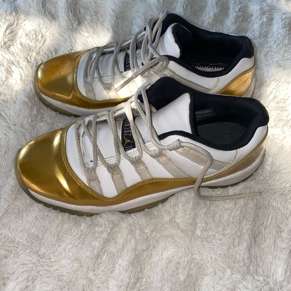 Unisex Jordan shoes Jordan 11 retro low.